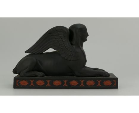Wedgwood black basalt & brown model of Egyptian Sphinx 1979, height 11cm  (small fire crack to top of one wing)