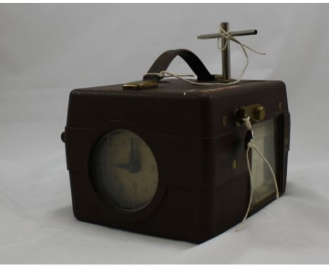 Henry MartensToulet super pigeon clock and Benzing Brieftaubenuhr quartz pigeon timer, boxed with paperwork (2)