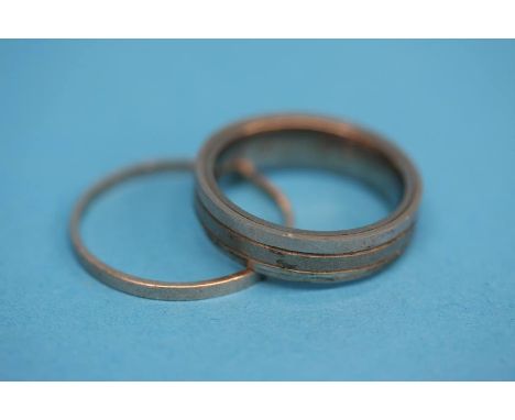 A platinum / titanium Gentleman's wedding band.  Total weight 7.6 grams