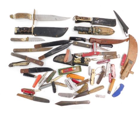 A group of Middle Eastern daggers and hunting knives, some with leather scabbards, penknives, etc. (1 box)