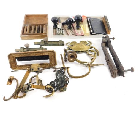 A quantity of brass, to include part articulated crab inkwell (lacking well), a Victorian cast iron door knocker, stamped A K