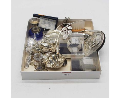 An Italian silver pin dish, of shaped outline and marked 800, 0.7ozt; together with various Italian silver items to include n