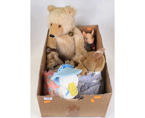 A collection of vintage stuffed toys, to include a Steiff blond mohair teddy-bear 