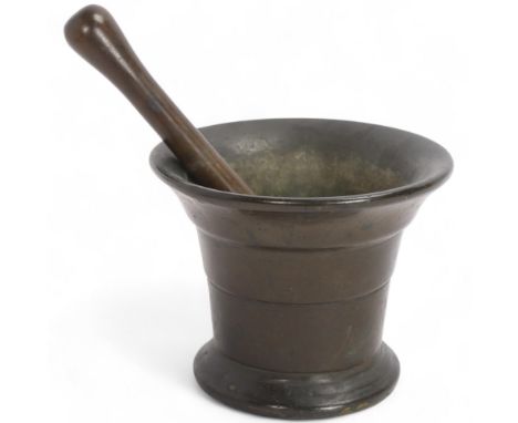 Antique patinated bronze pestle and mortar, 17th or 18th century, diameter 15.5cm, height 13cm