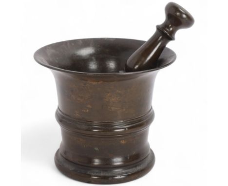 Antique patinated bronze pestle and mortar, 17th or 18th century, diameter 15.5cm, height 13cm