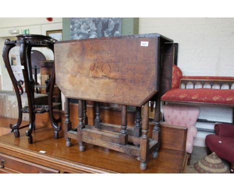 A late 19th Century oak gate leg table