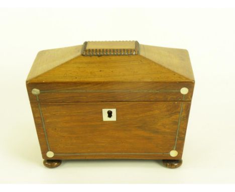 A VICTORIAN ROSEWOOD TEA CADDY WITH FITTED INTERIOR