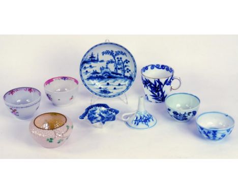 A CAUGHLEY BLUE AND WHITE LEAF SHAPED PICKLE DISH IN THE FISHERMAN PATTERN, CIRCA 1790, A WORCESTER BLUE AND WHITE CANNONBALL