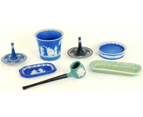 A WEDGWOOD GREEN JASPER TOBACCO PIPE BOWL AND VARIOUS OTHER WEDGWOOD JASPER WARES INCLUDING TWO RING STANDS