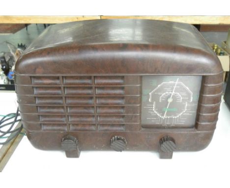 AN ART DECO BAKELITE RADIO BY R M ELECTRIC LTD, GATESHEAD, c1935