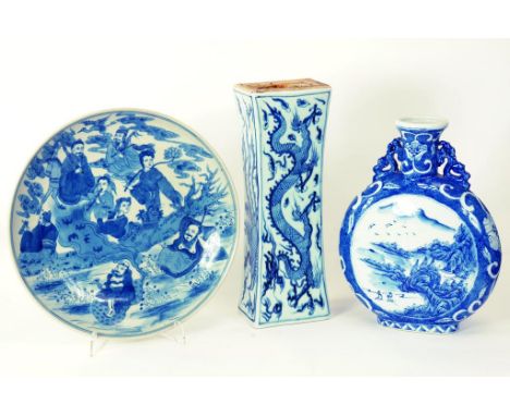 A CHINESE PORCELAIN BLUE AND WHITE DRAGON PILLOW, ZUANDE MARK,  A CHINESE BLUE AND WHITE MOON FLASK AND A DISH