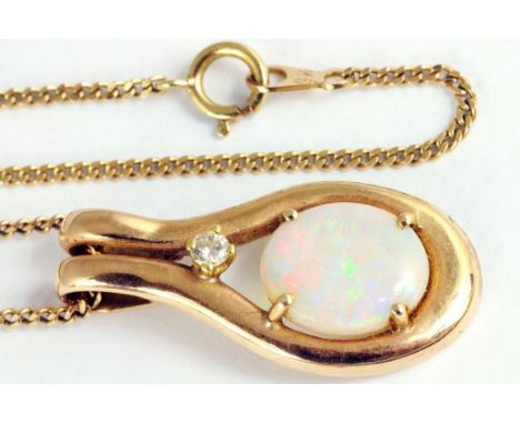 AN OPAL PENDANT ON GOLD NECKLET, MARKED 9K, 5.4G