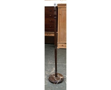 A turned wooden standard lamp, 154cmH 