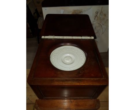 ANTIQUE OAK COMMODE