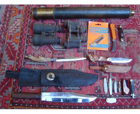 A mixed lot to include a Bowie knife, two hunting knives, several small folding pocket knives, two pairs of vintage binocular