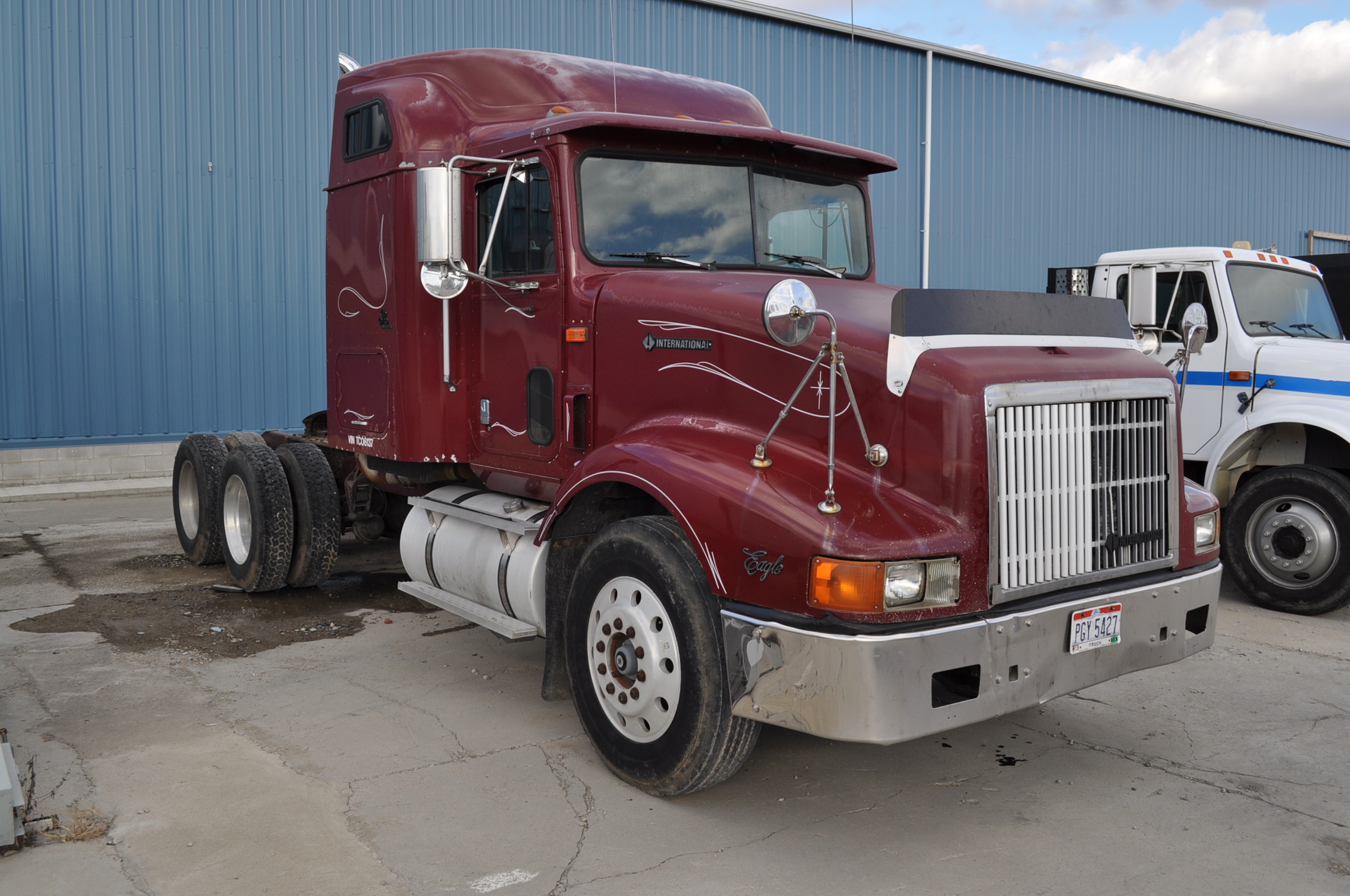 1996 International 9400 Eagle semi truck, sleeper, 903,749 miles ...