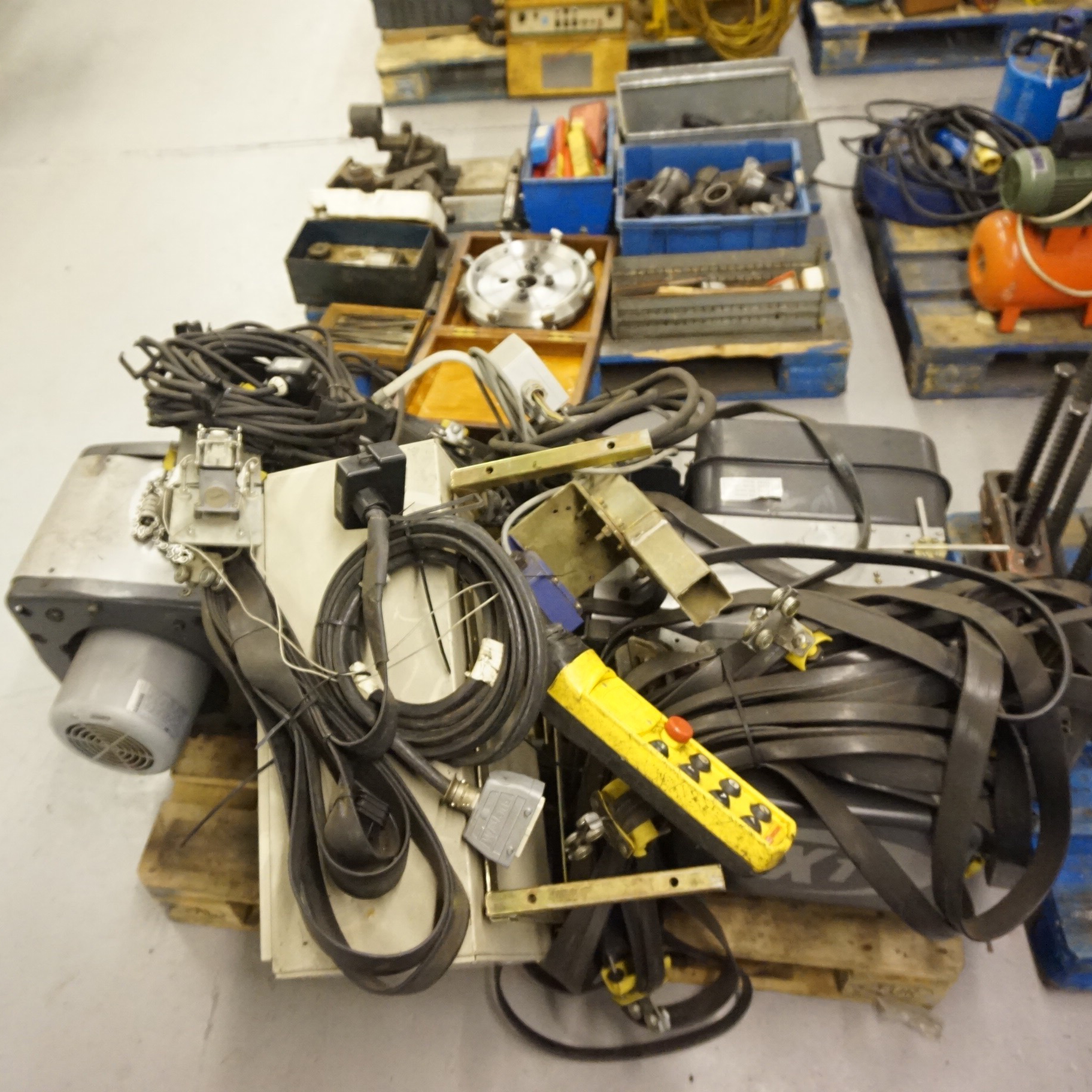 A Kone Cranes Type CXT 300. 3 ton 6 way Overhead Hoist with Pendant