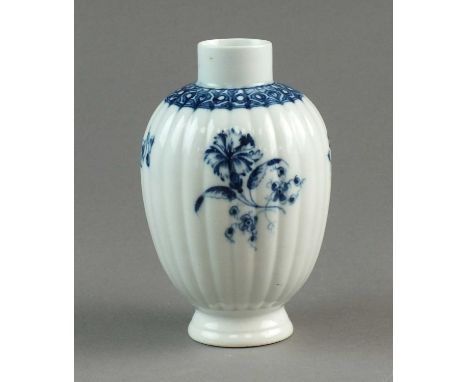 A Caughley tea canister, lacking covercirca 1780of reeded form, painted in the 'Gillyflower 1' pattern featuring a four-petal