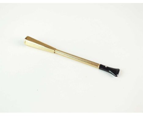 A 9ct gold cheroot/cigarette holder, with engine turned decoration, 10.5cm long, weight approx 8.1g