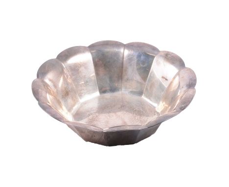 American Sterling silver bowl, Tiffany &amp; Co., circular form with lobed outline, 18ozs., diameter 23.5cm, in a Tiffany &am