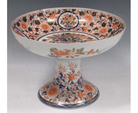 An Imari pattern pedestal bowl, decorated with blossoms, flowers and trailing vines, 19 x 27cmFading to the gilt and decorati