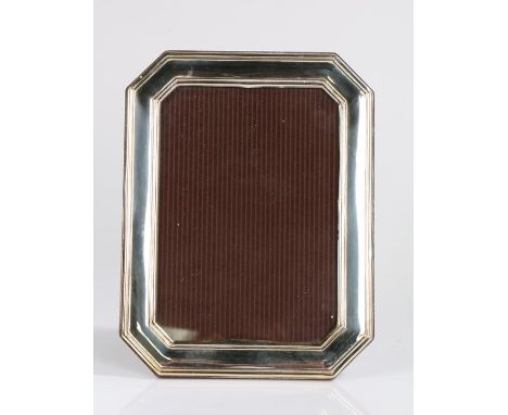 Silver photograph frame, the reeded frame with canted corners and easel back, stamped 925, 17cm wide, 22.5cm high