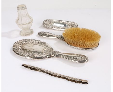 Edward VII silver dressing table set, Sheffield 1907/08, maker Walker &amp; Hall, consisting of hand mirror, hairbrush, cloth