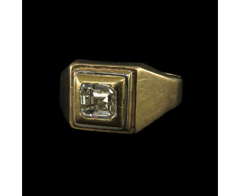18k gold, set with emerald cut diamond, approx. 5 x 5 mm, ring size 21