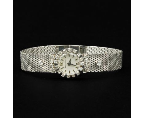 18k gold, brand Jaeger-LeCoultre, set with 26 diamonds, case diameter 17 mm.