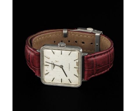 On leather strap, square model, case 30 mm.
