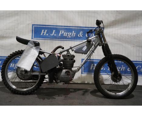 Antig 350cc grasstrack project. Made by Tig Perry in Gloucestershire. With Barricuda 3 piece crank, late Triumph con-rod, sho
