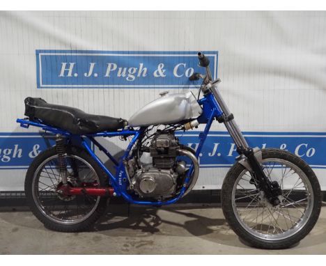 Kawasaki flat track project. 1987. Honda CB200 engine. Reg. E352 BFG. V5 