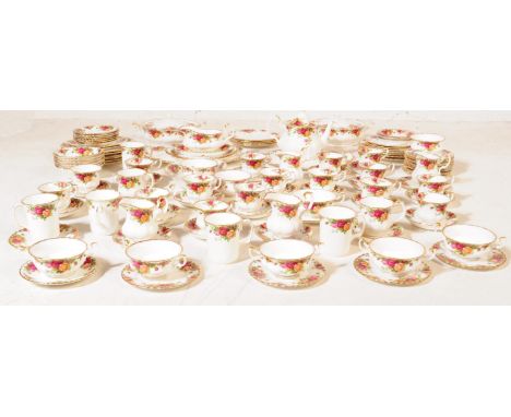 Royal Albert - Old Country Roses - An extensive vintage 20th century Royal Albert bone china tea and dinner service in the Ol