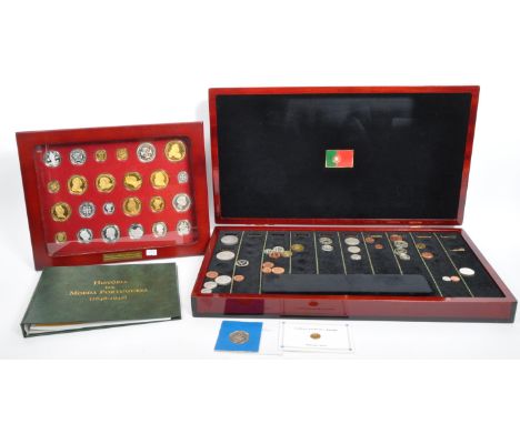 A vintage 20th century Portuguese coin display box. Ranging from 1910 to 1981. Historia da modeda Portuguesa (1648-1942) coin