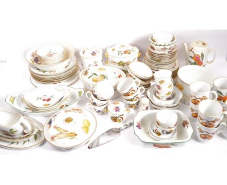 Royal Worcester - Evesham - A&nbsp; 20th century Royal Worcester 'Evesham' pattern tea and dinner service to include serving 