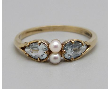 A 9ct gold, aquamarine and pearl ring, 1.9g, P 