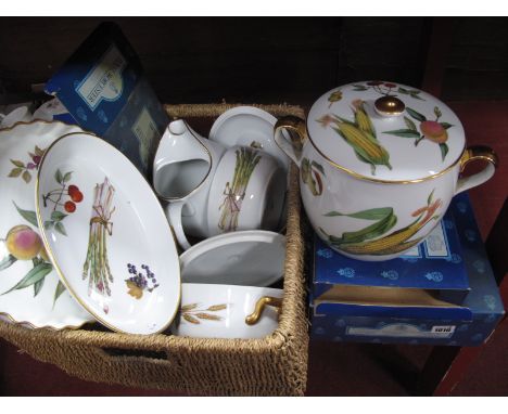 Royal Worcester 'Evesham', casseroles, jug, flan dish, etc.(14)