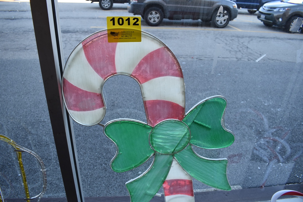 SYLVANIA CANDY CANE ROPE LIGHT SCULPTURE APPROX 39" X 30"