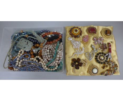 Vintage and other bead necklaces including simulated pearl and jade and a cushion of brooches 