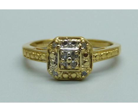 A silver gilt, eight stone diamond ring, K 