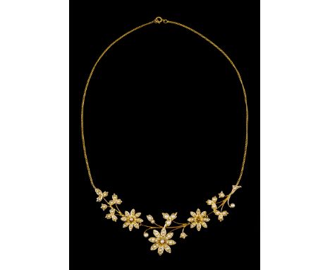 A necklacePortuguese goldFlattened ring chain with 3 central articulated flower bouquets set with micro pearlsTiger hallmark 