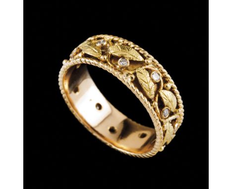 A ring bandGoldRaised chiselled leaves decoration set with small diamondsLater marked Ram 750/1000 and Owl (post 2021)Size: 1