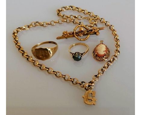 A yellow gold rolo neck chain, 38.5cm, with 'G' pendant, initialled signet ring, gem-set ring, sizes R, H, a cameo pendant 2 