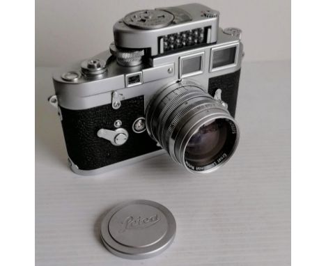 A cased Leica M3 camera, chrome, serial no. 914996, 1957, shutter working, with a Leitz Wetzlar Summarit f=5cm lens, no. 1470