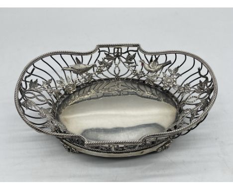Hallmarked Silver Bread/Fruit Basket. 
Total wight 544gr.