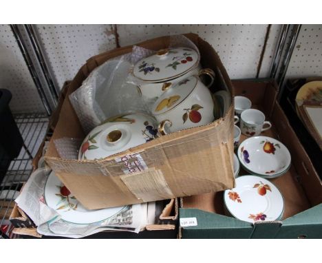 A good selection of Royal Worcester Evesham wares 