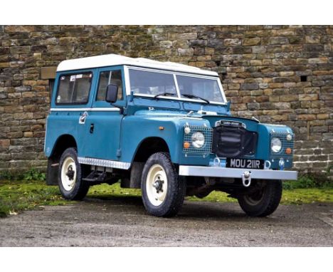 Registration No: MOU 211R Chassis No: SARRAWBMBMG002012 MOT: ExemptRestored in 2019 by a Land Rover specialist based in Lanca