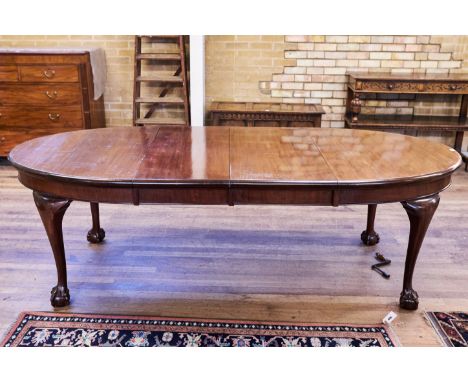 A 1920/30'S MAHOGANY EXTENDING DINING TABLE, rounded ends with two extra leaves raised on cabriole legs with ball and claw to