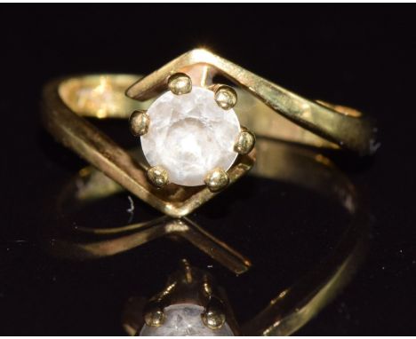 An 18ct gold ring set with a spinel, 3.5g, size K