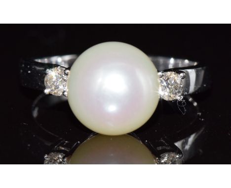 An 18k white gold ring set with a pearl and diamonds, 4.5g, size L